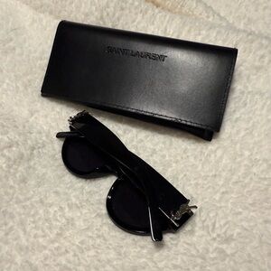 Black Sunglasses with Case 🖤